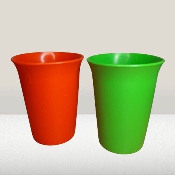 2  Vintage Tupperware Plastic Kids Cups Orange 109-38 Green 109-33 no lids Retro - Picture 1 of 6